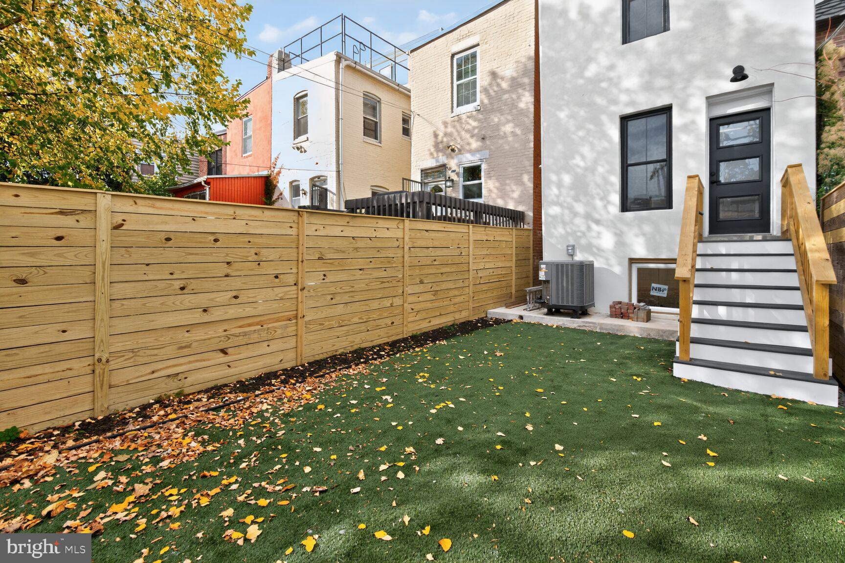316 U Street Northwest Washington, DC 20001 - Photo 33 of 37 a view of a backyard of the house