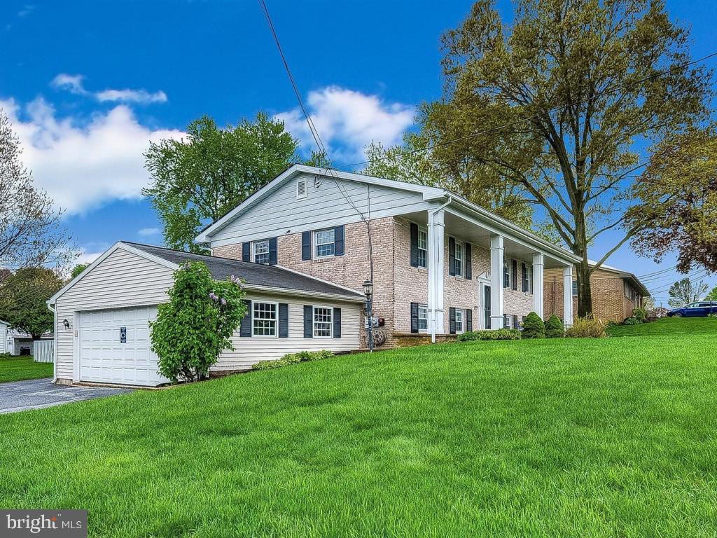43 Miller Road Akron, PA 17501 - Photo 3 of 28