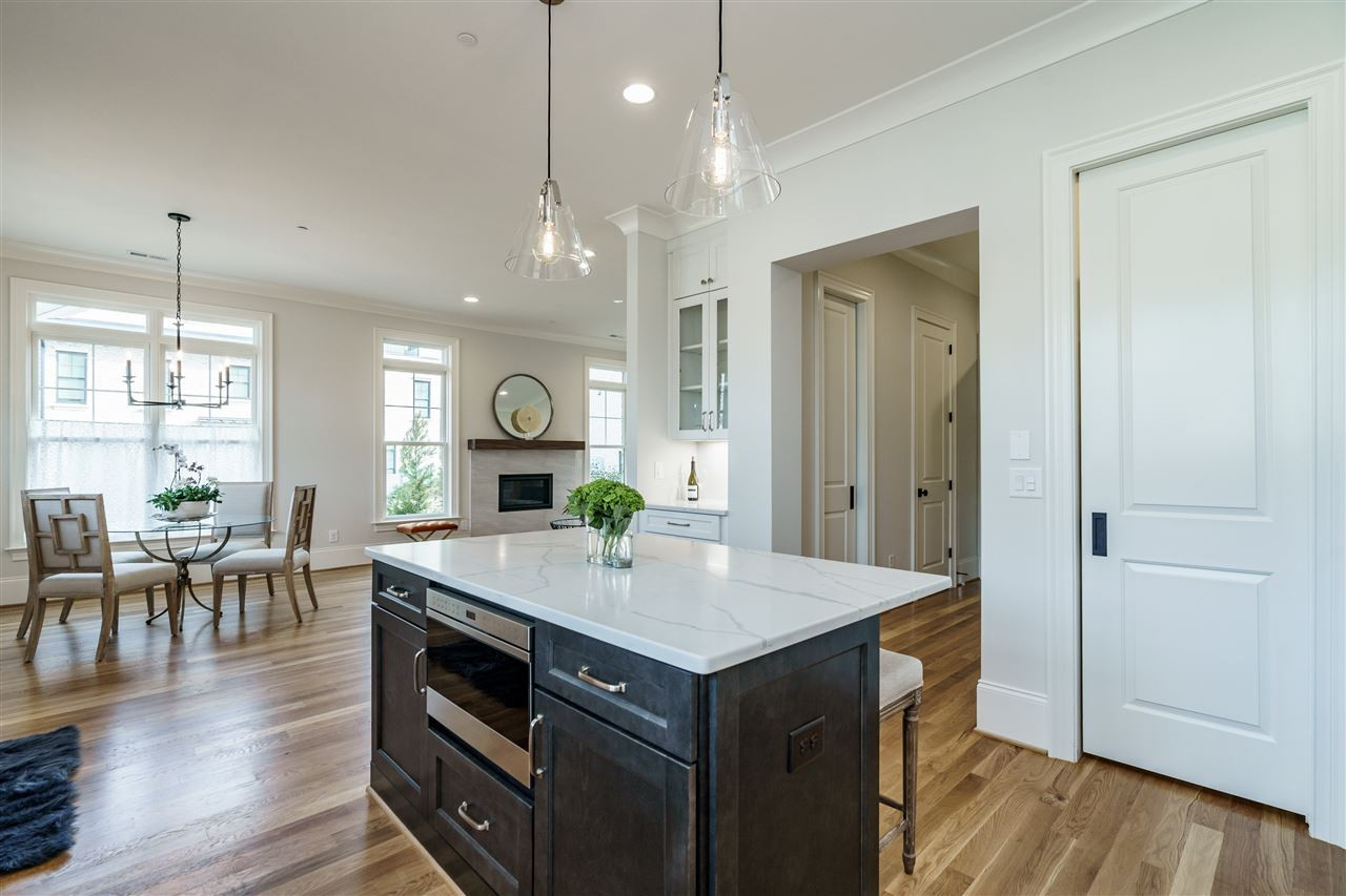 824 Oberlin Road, Unit 103 Raleigh, NC 27605 - Photo 12 of 29 Photo 12