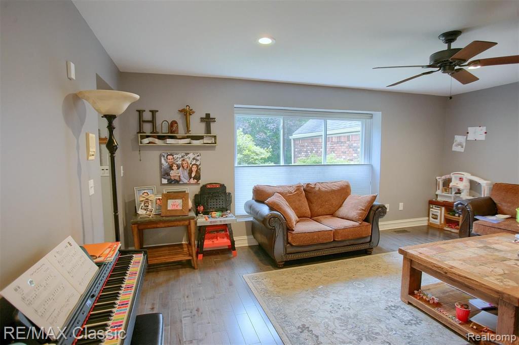 7415 Wing Lake Road Bloomfield Hills, MI 48301 - Photo 5 of 30