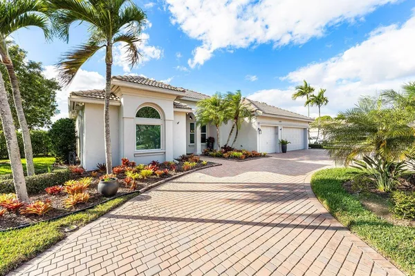 $999,900 | 6998 Southeast Sleepy Hollow Lane, Stuart, FL 34997