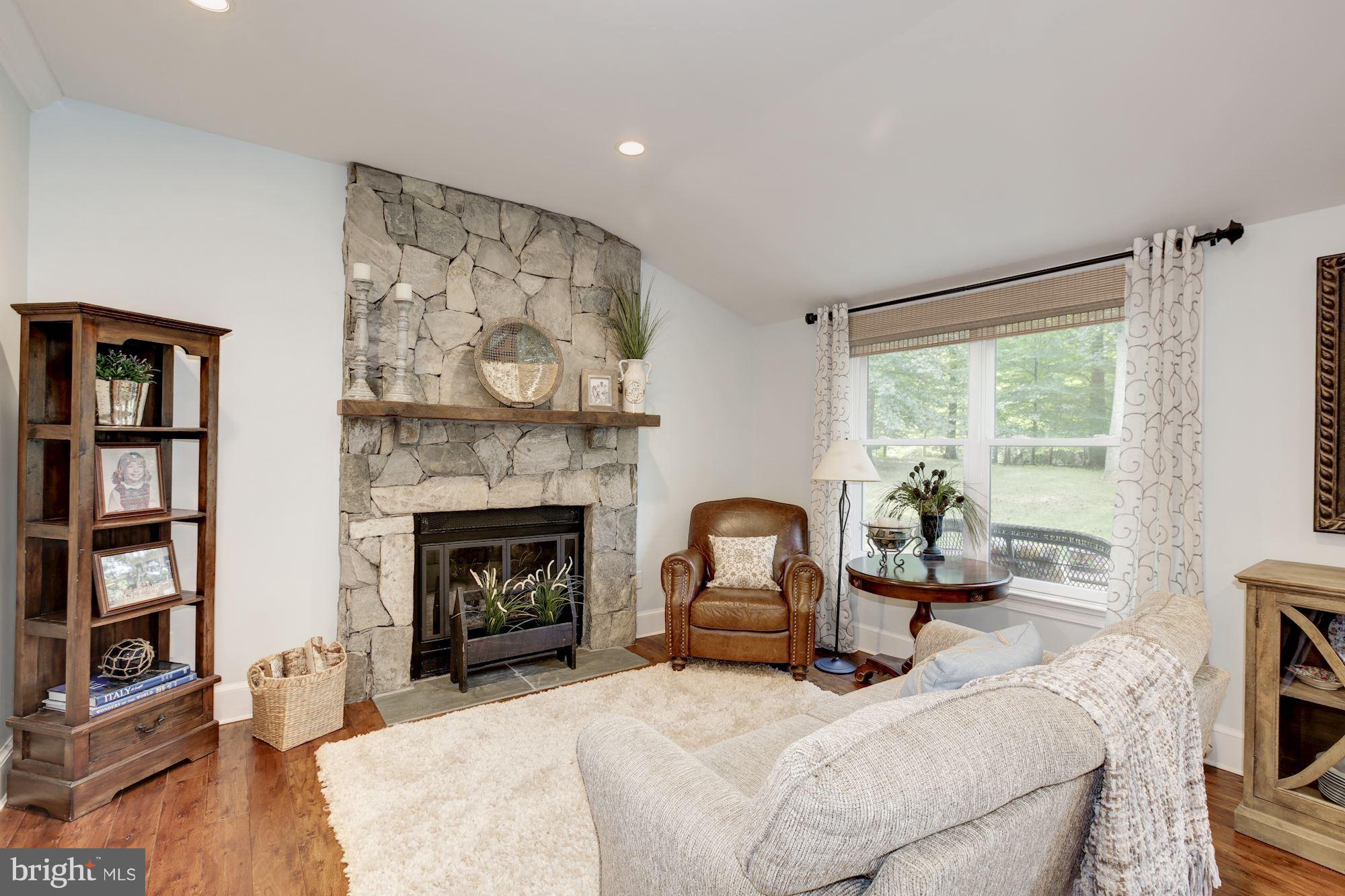 304 Springvale Road Great Falls, VA 22066 - Photo 13 of 25 Interior (General)