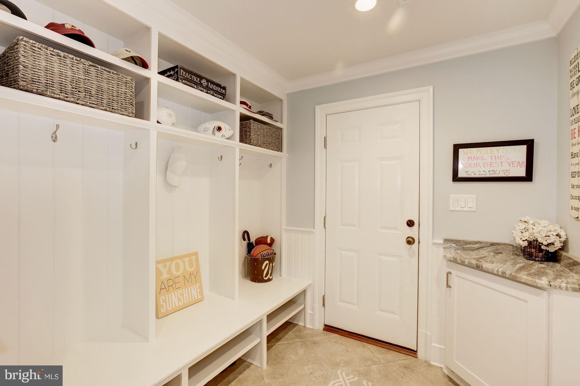 304 Springvale Road Great Falls, VA 22066 - Photo 14 of 25 Interior (General)