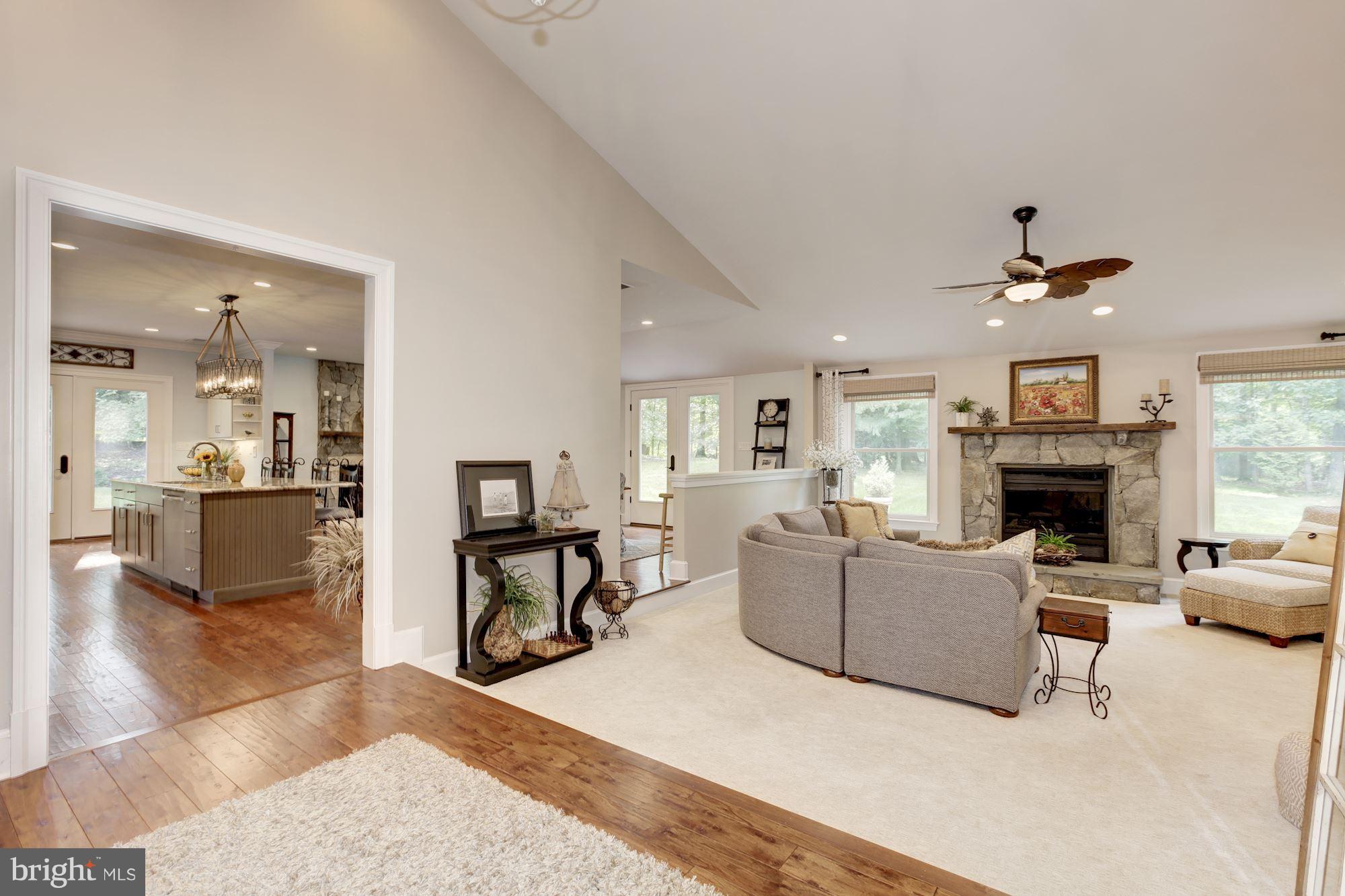 304 Springvale Road Great Falls, VA 22066 - Photo 5 of 25 Interior (General)