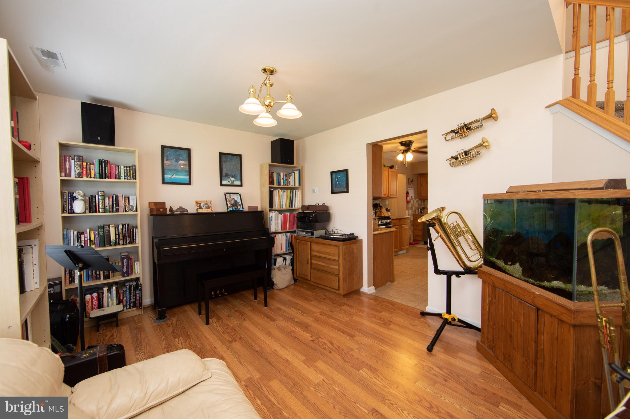 71 Sunset Drive Mount Royal, NJ 08061 - Photo 3 of 39 Living Room