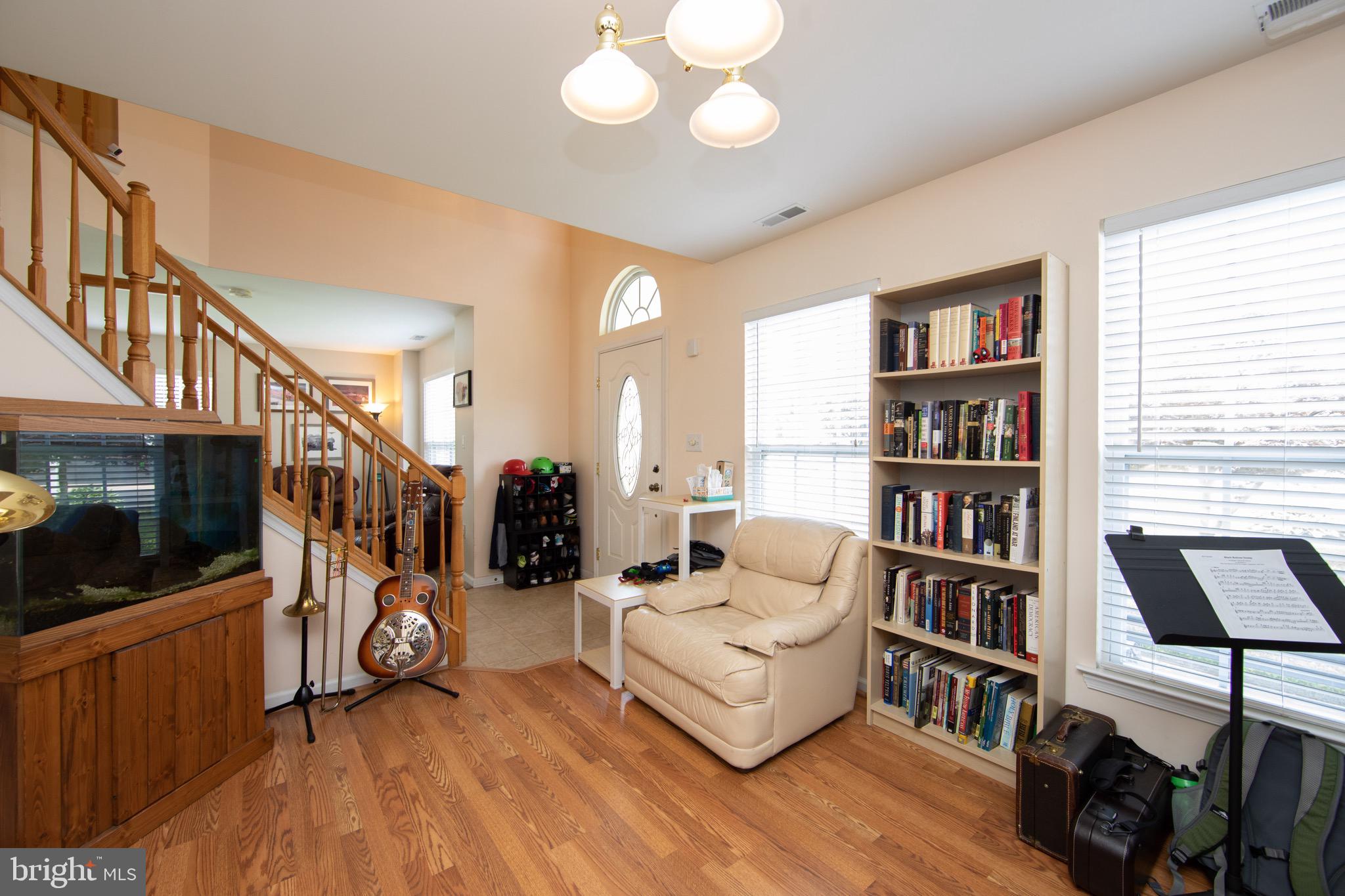 71 Sunset Drive Mount Royal, NJ 08061 - Photo 4 of 39 Living Room