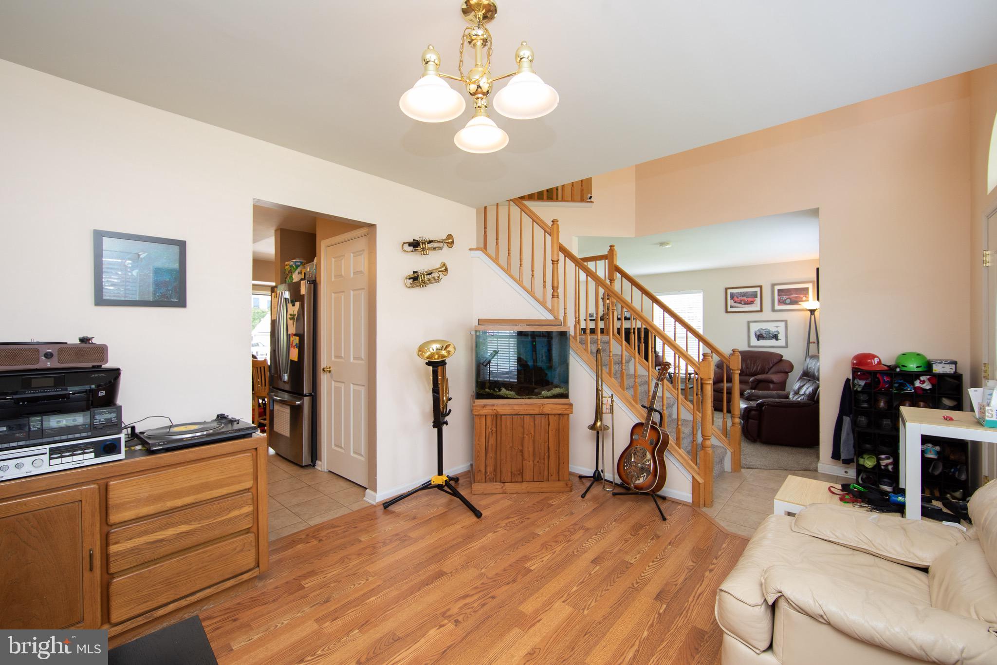 71 Sunset Drive Mount Royal, NJ 08061 - Photo 5 of 39 Living Room