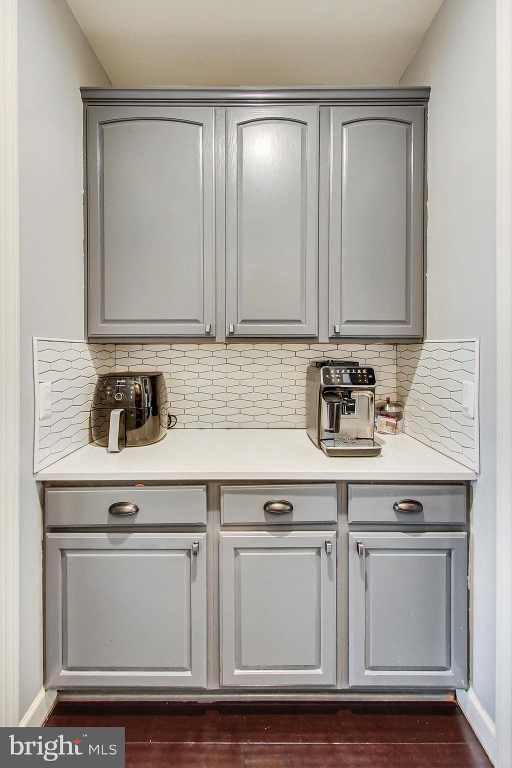 7724 Tea Table Drive Lorton, VA 22079 - Photo 13 of 47 Butler's pantry