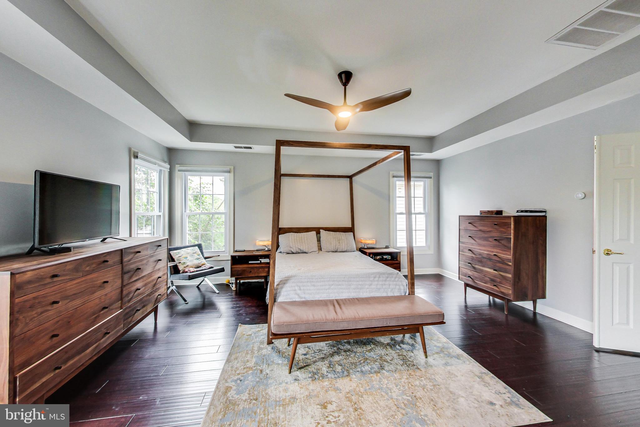 7724 Tea Table Drive Lorton, VA 22079 - Photo 18 of 47 Primary bedroom with sitting area