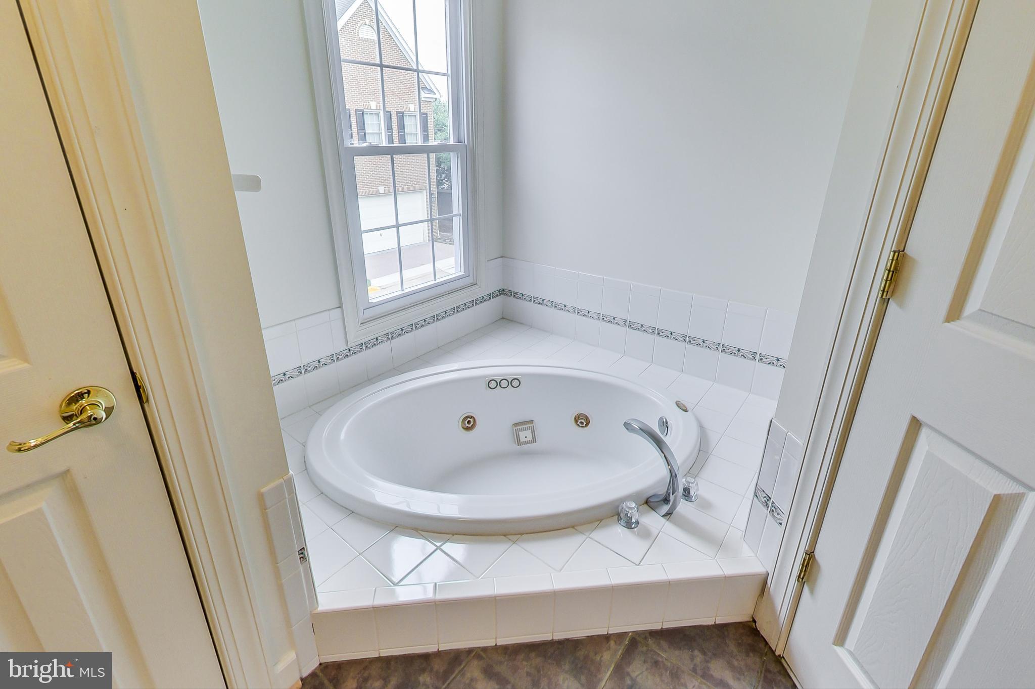7724 Tea Table Drive Lorton, VA 22079 - Photo 26 of 47 Primary bathroom with jacuzzi tub