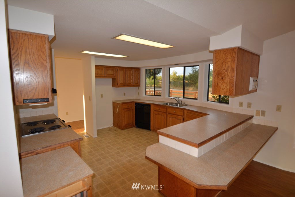 4427 183rd Avenue Southwest Rochester, WA 98579 - Photo 4 of 16