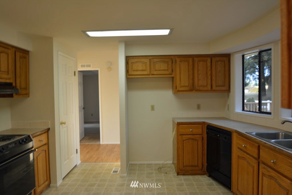 4427 183rd Avenue Southwest Rochester, WA 98579 - Photo 5 of 16