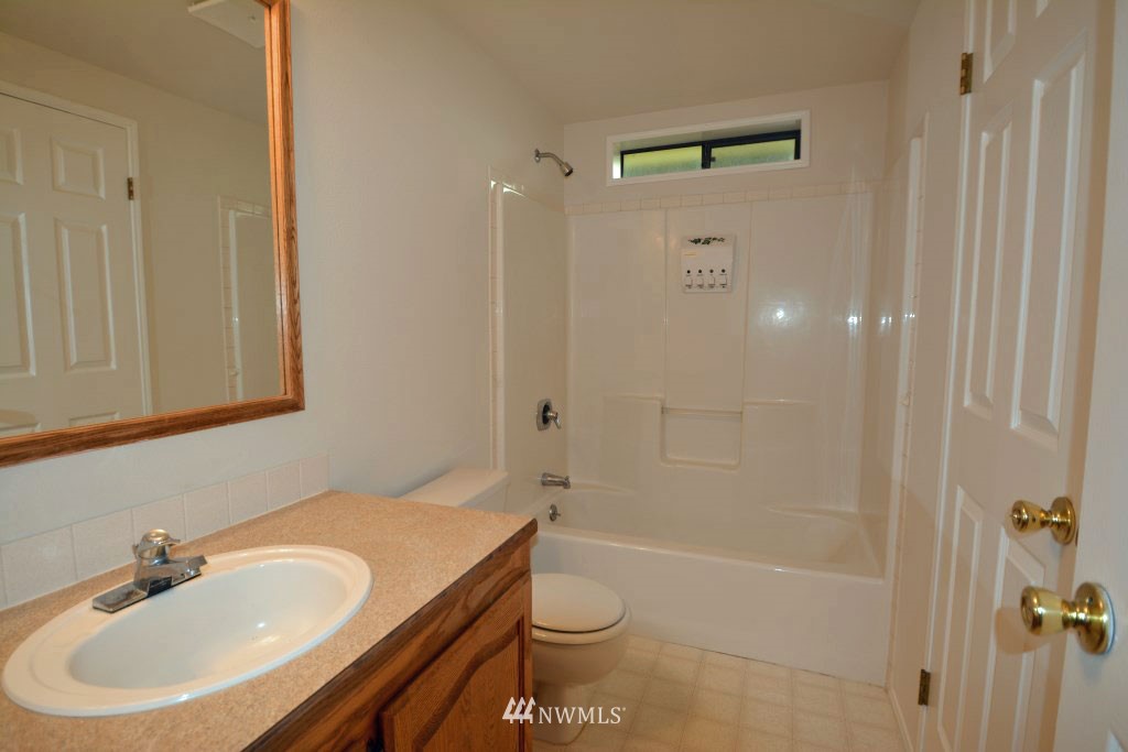 4427 183rd Avenue Southwest Rochester, WA 98579 - Photo 10 of 16