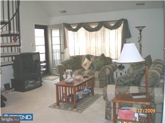 5015 C Dunbarton Road Mount Laurel, NJ 08054 - Photo 2 of 9 Living Room