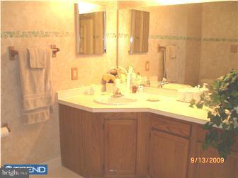 5015 C Dunbarton Road Mount Laurel, NJ 08054 - Photo 6 of 9 Bathroom