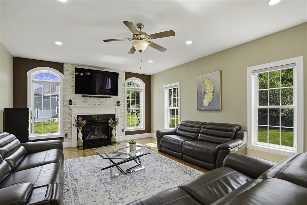 120 Mohawk Path Holliston, MA 01746 - Photo 15 of 36