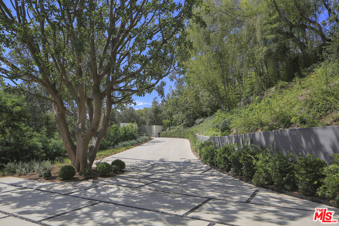 900 Stradella Road Los Angeles, CA 90077 - Photo 15 of 16