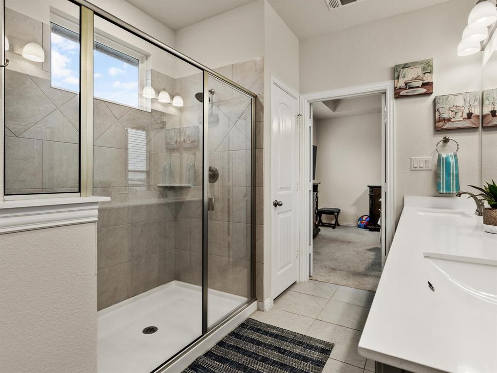 1009 Northern Oaks Court Springtown, TX 76082 - Photo 20 of 28 a bathroom with a shower and a sink