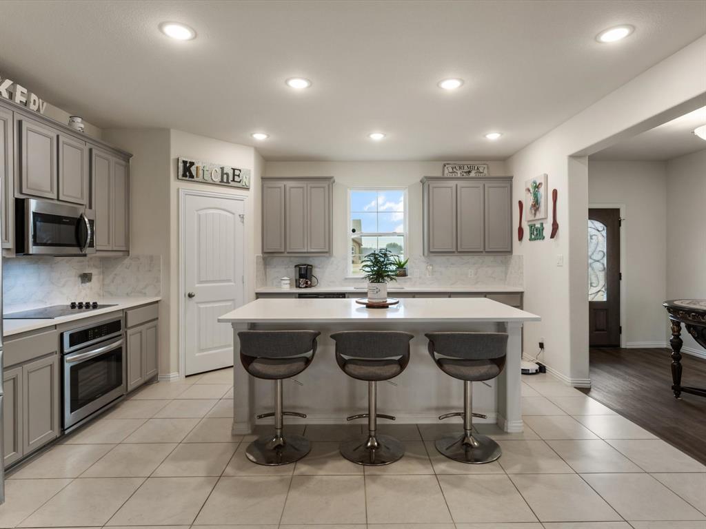 1009 Northern Oaks Court Springtown, TX 76082 - Photo 3 of 28 a kitchen with a sink and counter top space