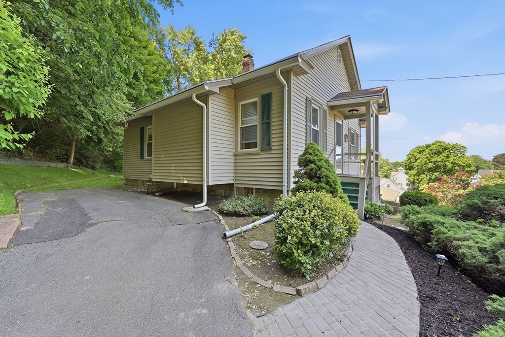 114 Field Street West Springfield, MA 01089 - Photo 3 of 41