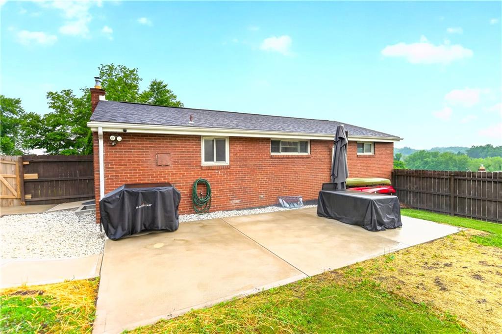 12 Corbett Avenue Irwin, PA 15642 - Photo 3 of 28