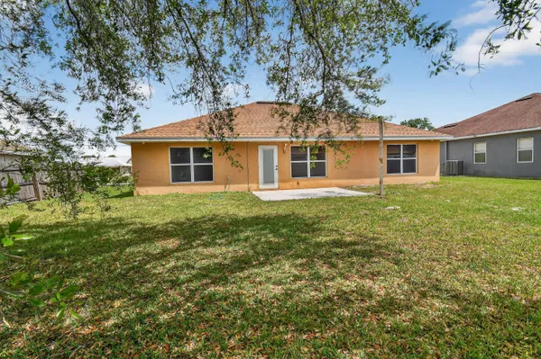 $2,600 | 4066 Southwest Canrady Street, Port St. Lucie, FL 34953