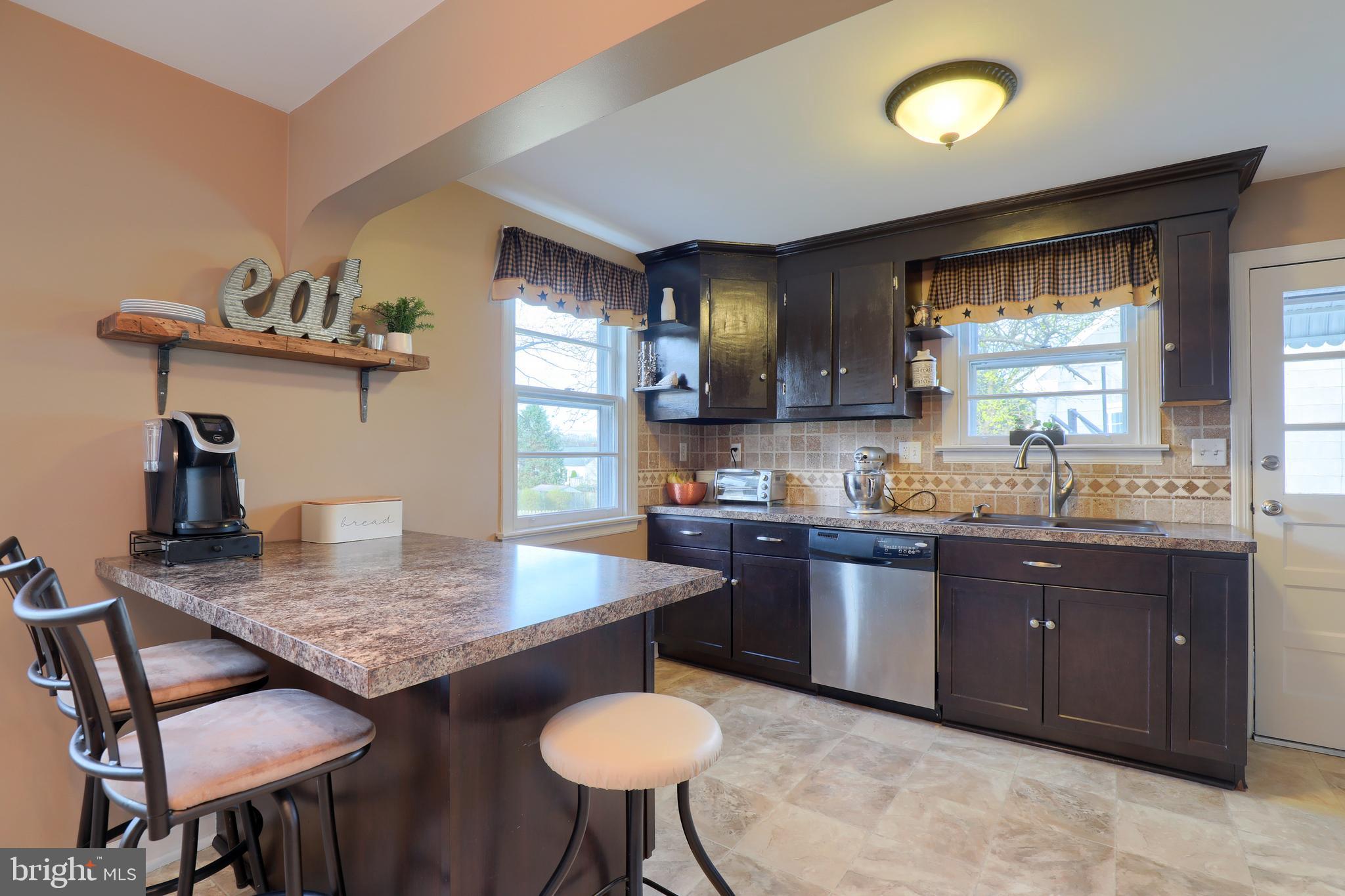 1945 Manor Ridge Drive Lancaster, PA 17603 - Photo 11 of 28 Eat-in kitchen with breakfast bar