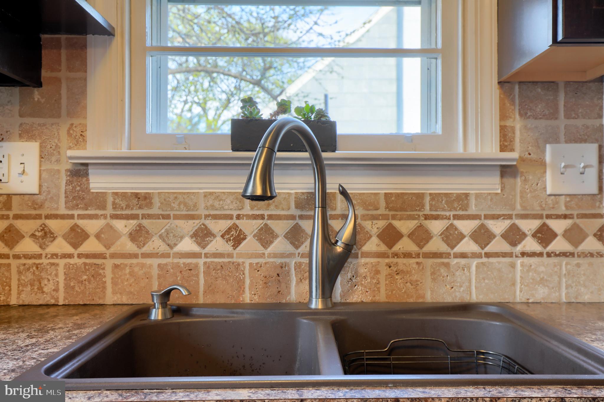 1945 Manor Ridge Drive Lancaster, PA 17603 - Photo 12 of 28 Beautiful back splash