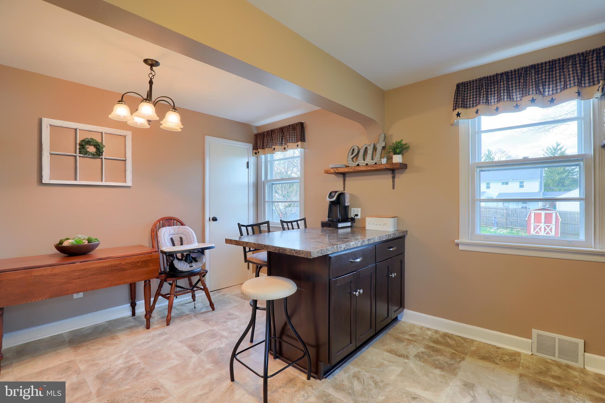 1945 Manor Ridge Drive Lancaster, PA 17603 - Photo 14 of 28 Eat in kitchen