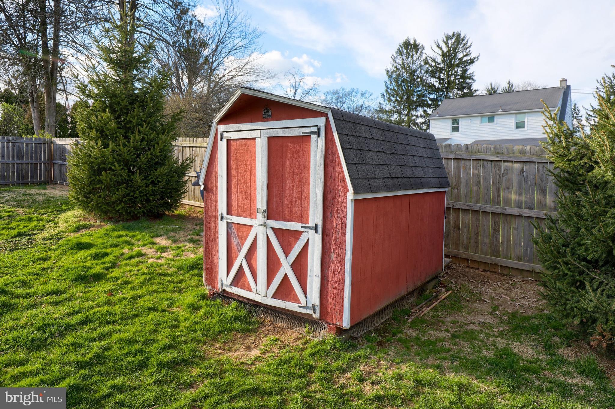 1945 Manor Ridge Drive Lancaster, PA 17603 - Photo 28 of 28 Storage shed