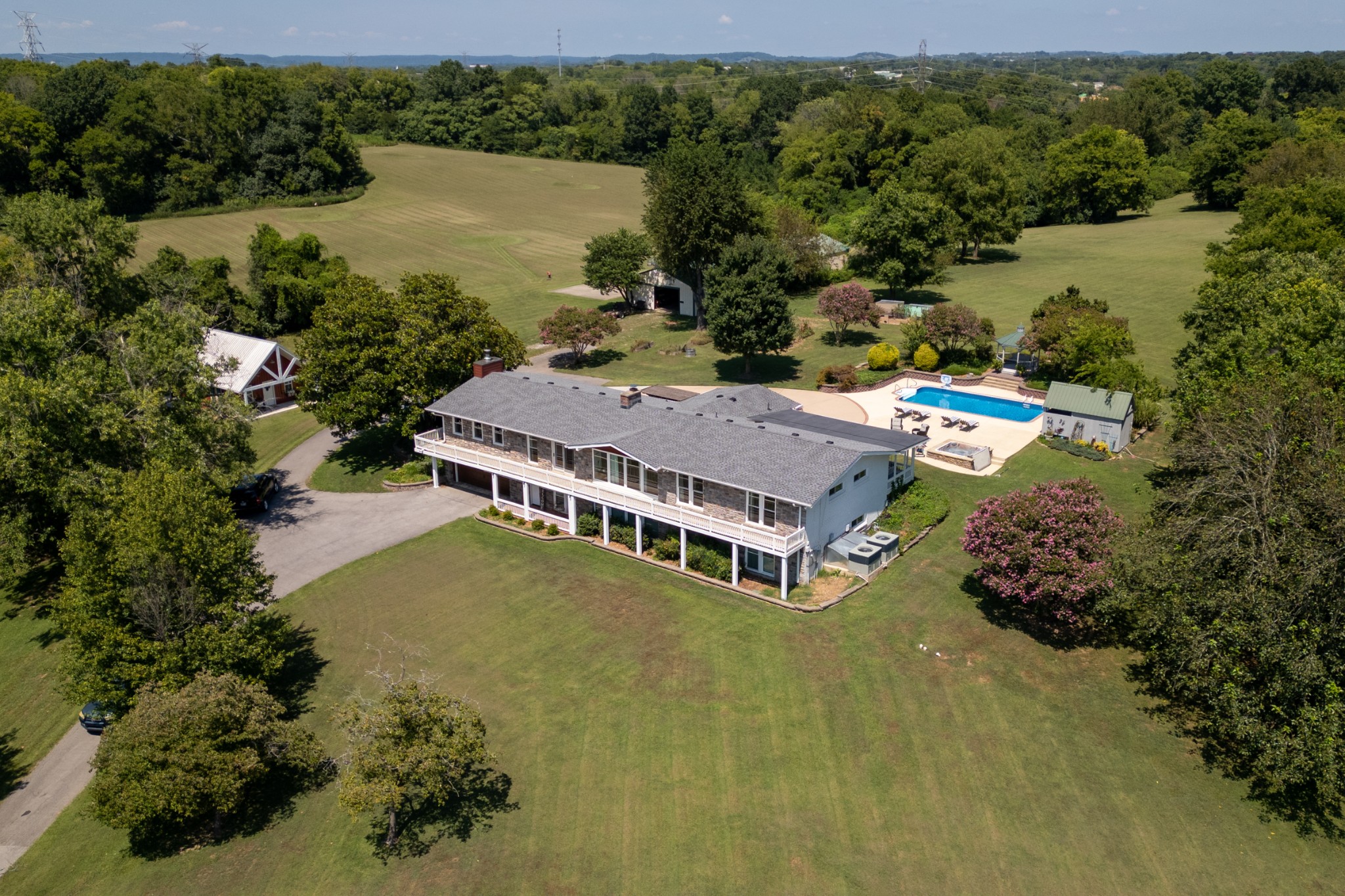 344 Peach Valley Road Gallatin, TN 37066 - Photo 3 of 83