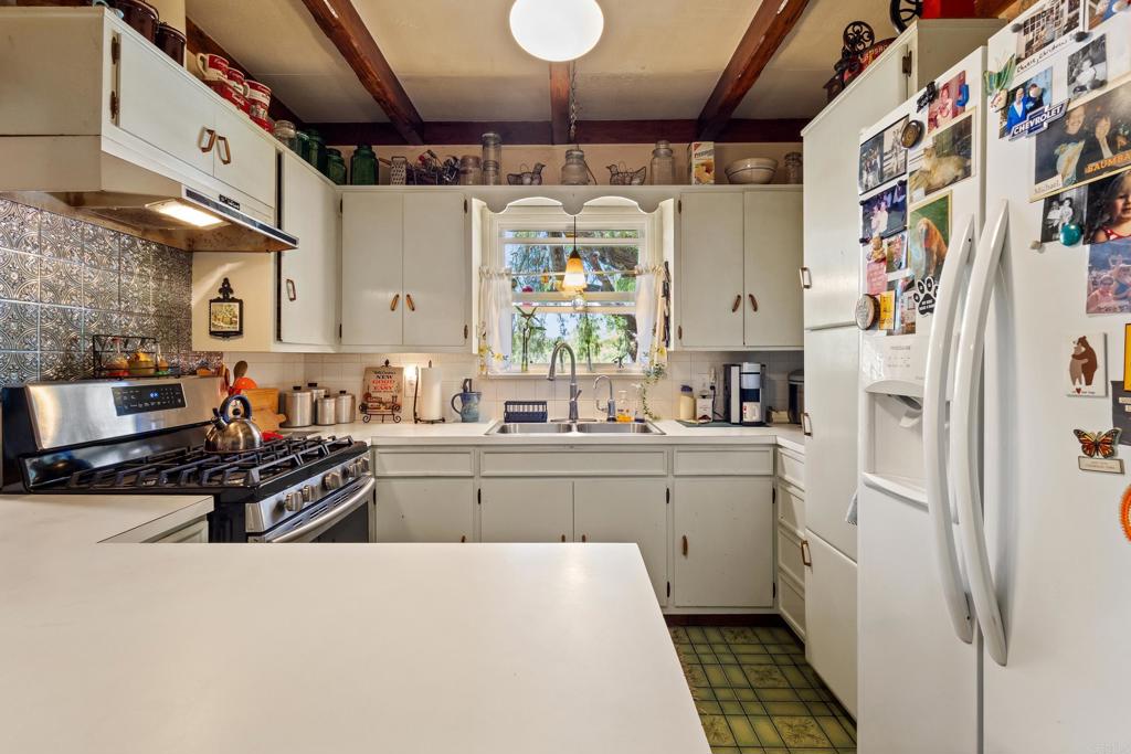 246 Robelini Drive Vista, CA 92083 - Photo 11 of 35