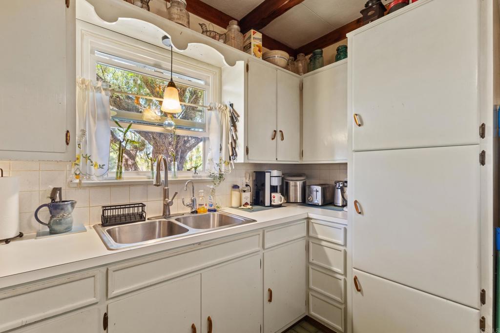 246 Robelini Drive Vista, CA 92083 - Photo 12 of 35