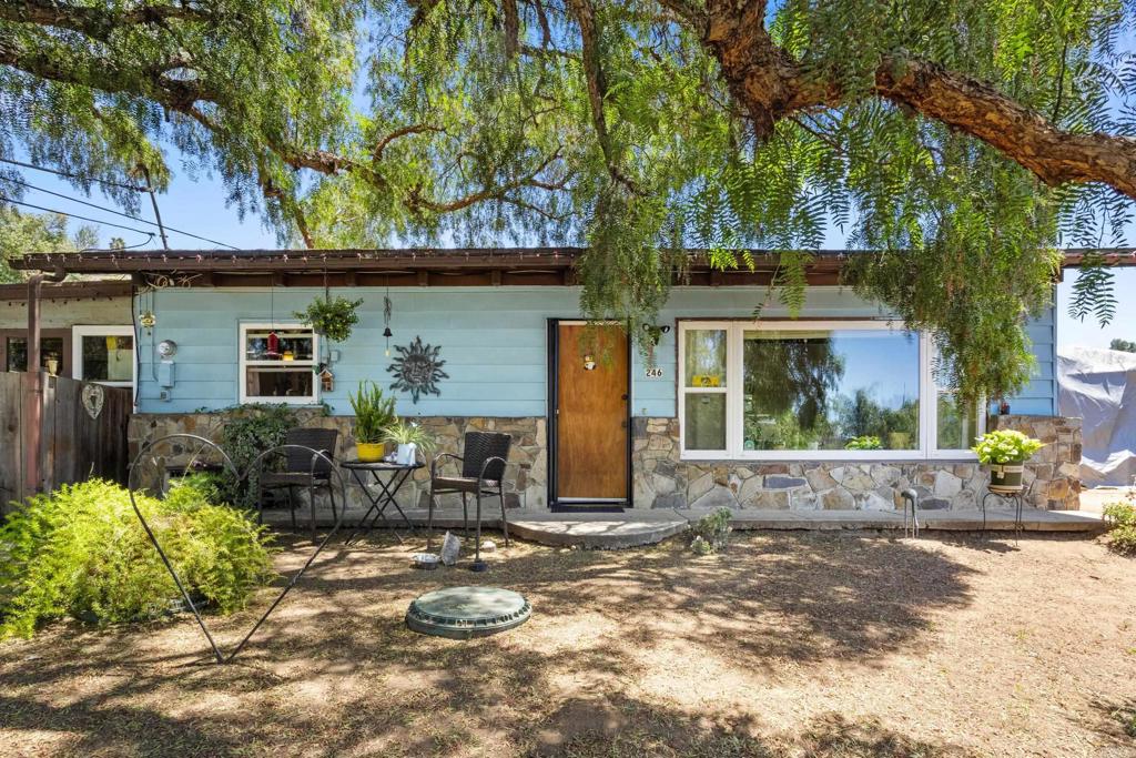 246 Robelini Drive Vista, CA 92083 - Photo 3 of 35 Main Entrance