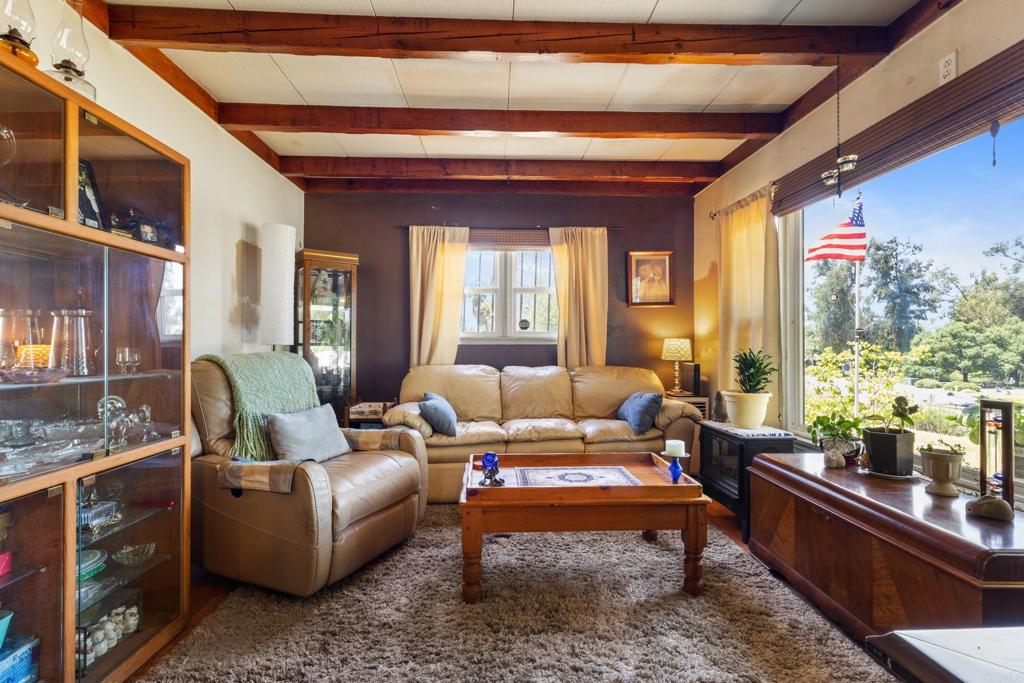 246 Robelini Drive Vista, CA 92083 - Photo 5 of 35