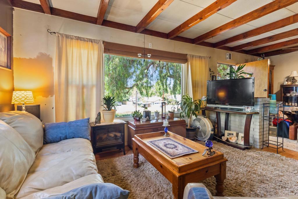 246 Robelini Drive Vista, CA 92083 - Photo 7 of 35