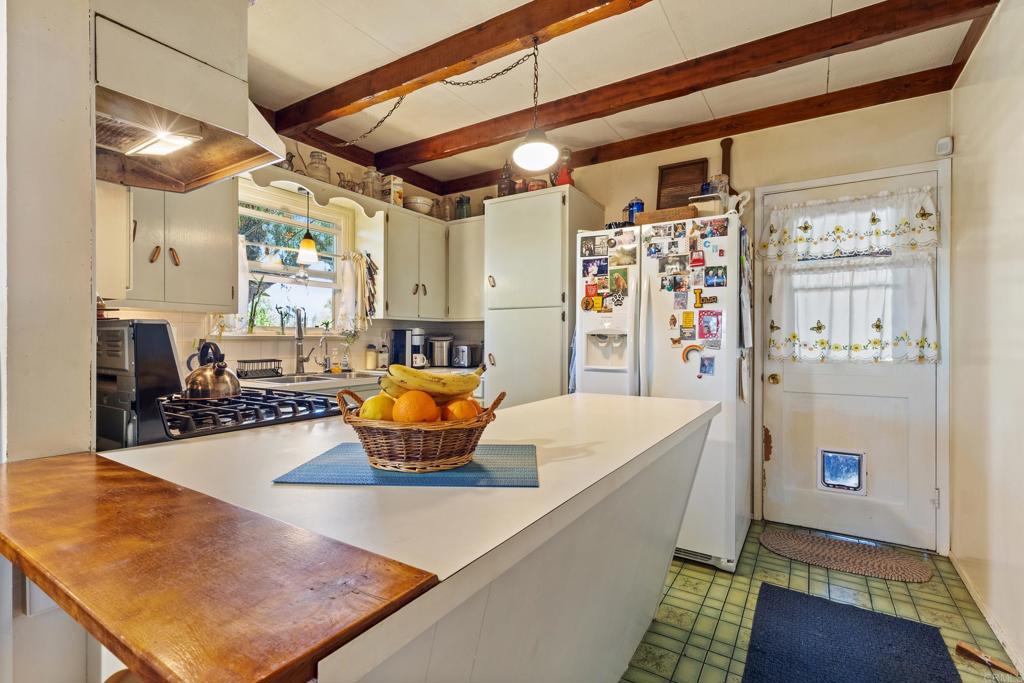 246 Robelini Drive Vista, CA 92083 - Photo 10 of 35