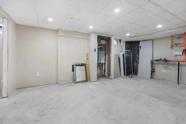 a view of a livingroom with furniture