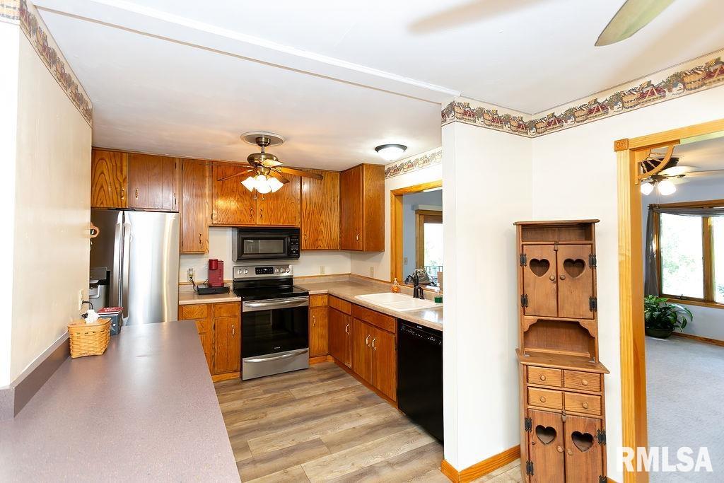 208 Lake Road Eureka, IL 61530 - Photo 11 of 50 Gallery Image 11