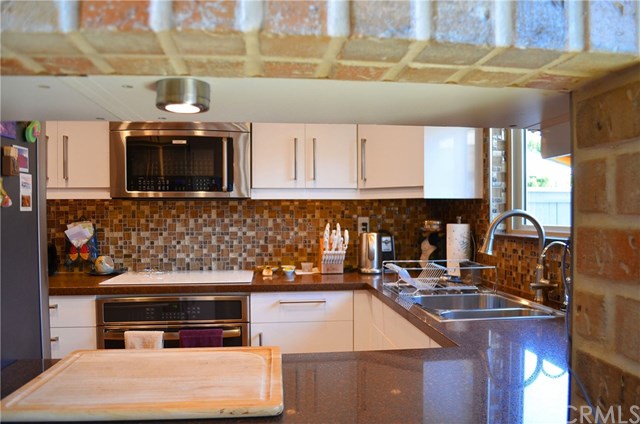 613 Rhine Lane Costa Mesa, CA 92626 - Photo 12 of 48 Passthrough from dining room to kitchen.