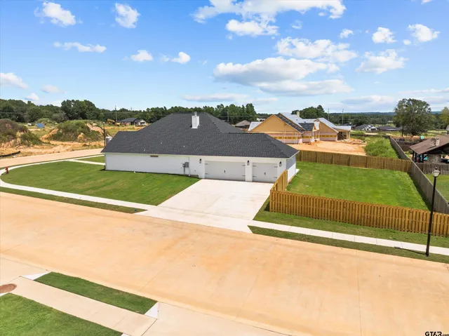 a view of a tennis court