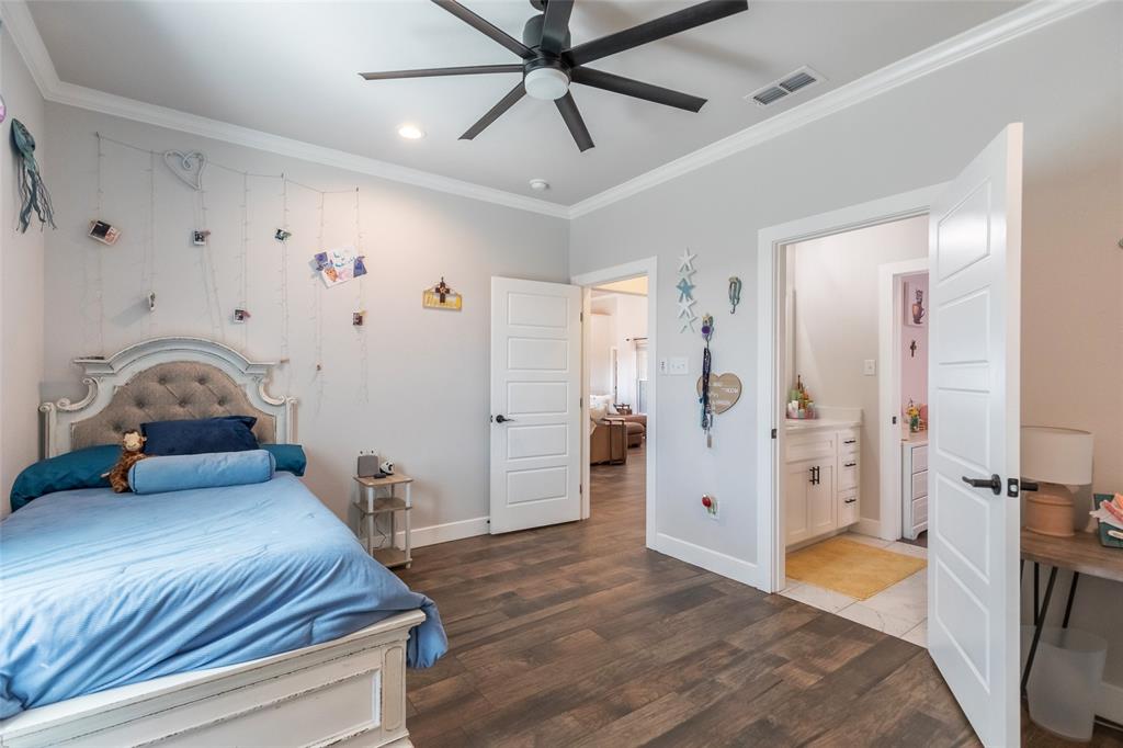 107 Kleingrass Road Abilene, TX 79606 - Photo 20 of 33 Spacious room featuring wood-finish flooring, crown molding, and recessed lighting