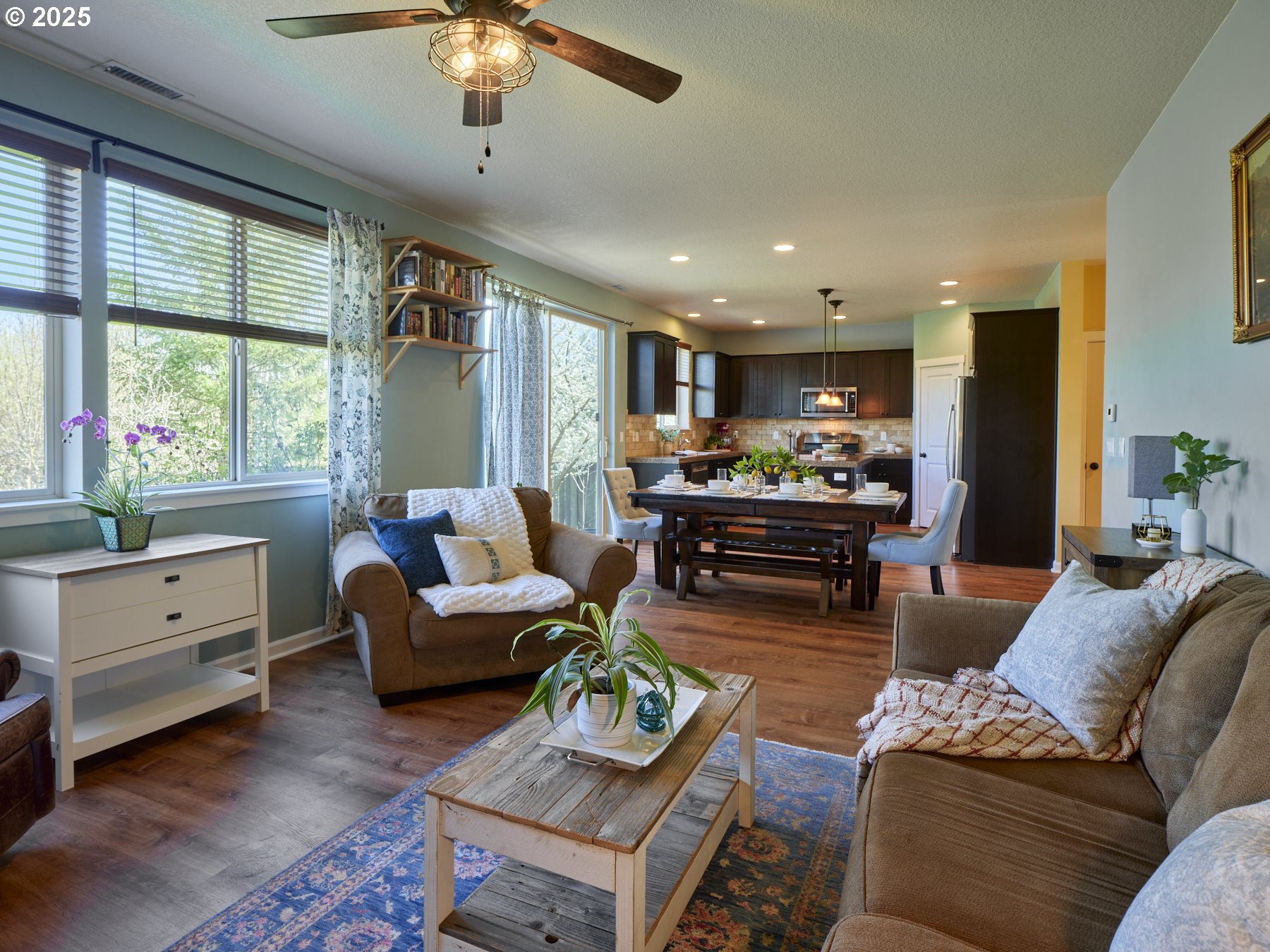 260 North Green Gables Loop Ridgefield, WA 98642 - Photo 15 of 41 Living Room