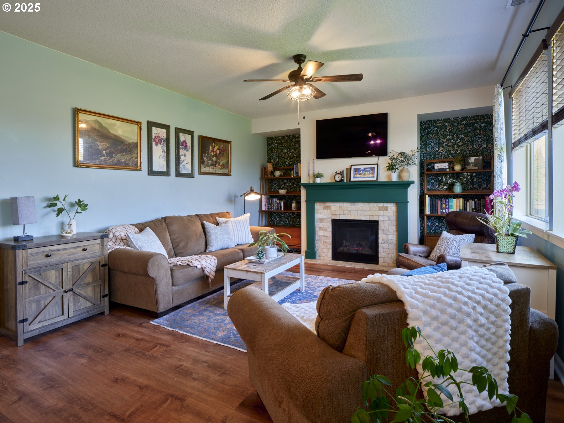 260 North Green Gables Loop Ridgefield, WA 98642 - Photo 18 of 41 Living Room