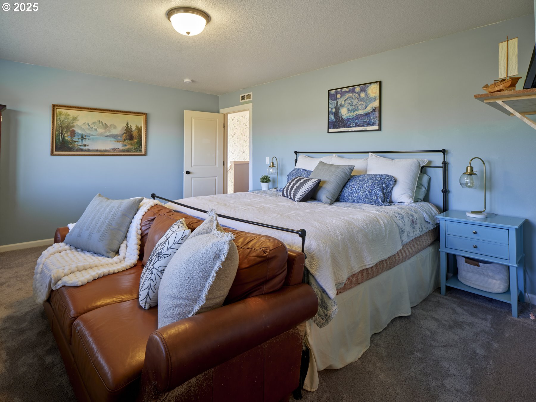 260 North Green Gables Loop Ridgefield, WA 98642 - Photo 23 of 41 Primary Bedroom
