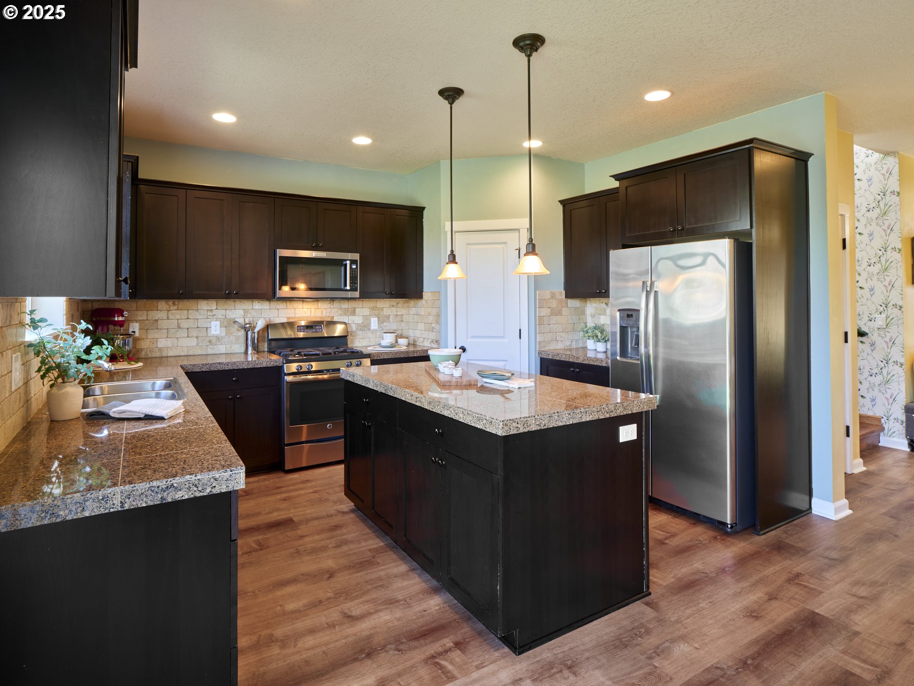 260 North Green Gables Loop Ridgefield, WA 98642 - Photo 7 of 41 Kitchen