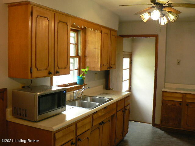 5311 Layne Road Louisville, KY 40219 - Photo 14 of 39 P1130265