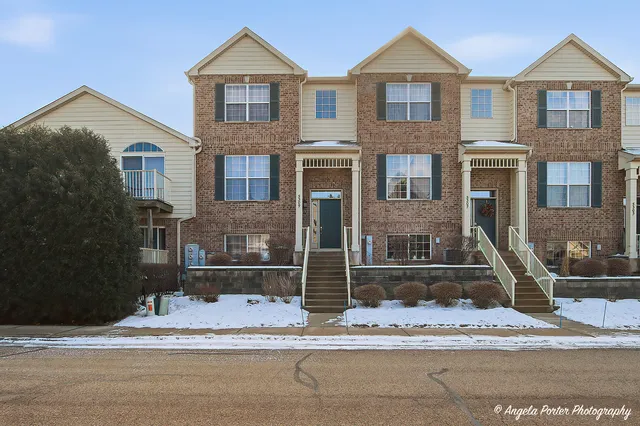 $239,900 | 5309 Cobblers Crossing, McHenry, IL 60050