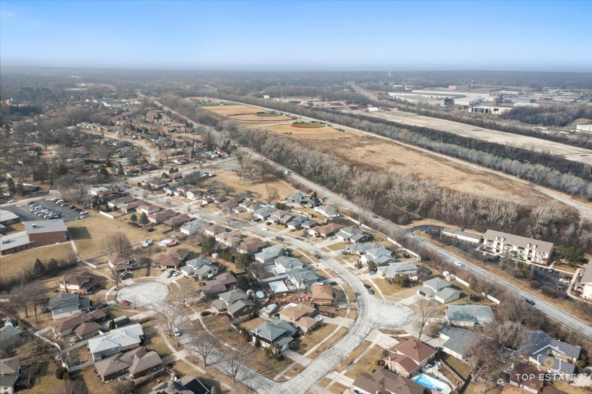 5844 West 124th Street Alsip, IL 60803 - Photo 4 of 44 an aerial view of a city