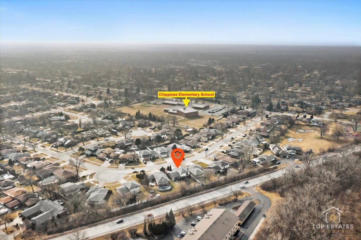 5844 West 124th Street Alsip, IL 60803 - Photo 41 of 44 an aerial view of a city